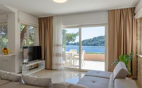 Pine Tree Apartment Zanetic